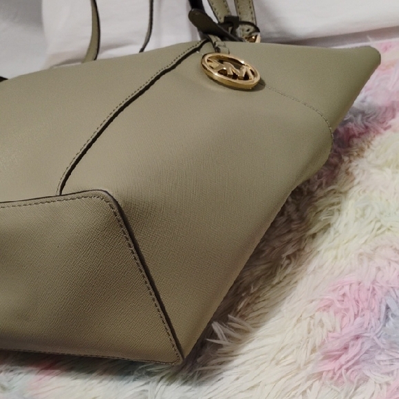 Michael Kors Sullivan Large Saffiano Green Structured Tote Used Once - Picture 9 of 14